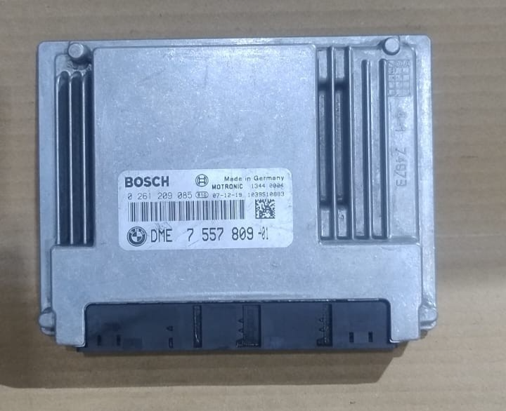 BMW 1 E81 E87  ENGINE CONTROL UNIT MODULE ECU  ONLY BOSCH - 7557809