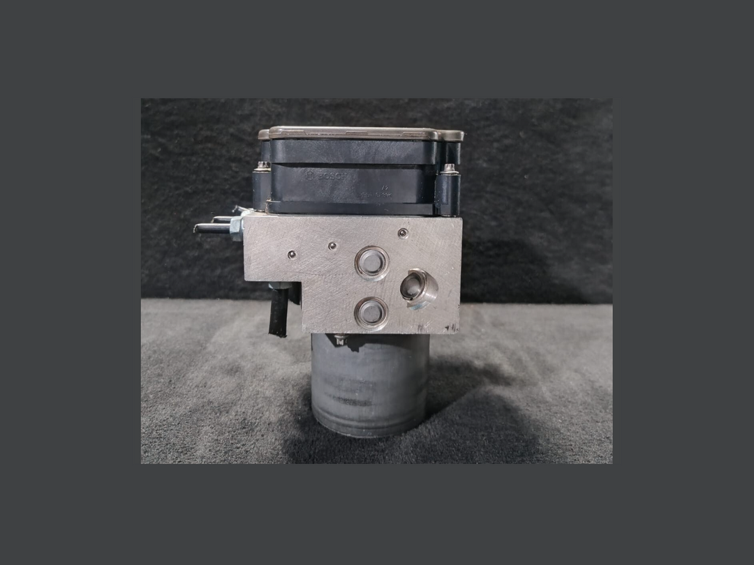 BMW F15 F16 X5   ANTI - LOCK BREAKING SYSTEM ABS DXC9 ACC -6884733 -6884734