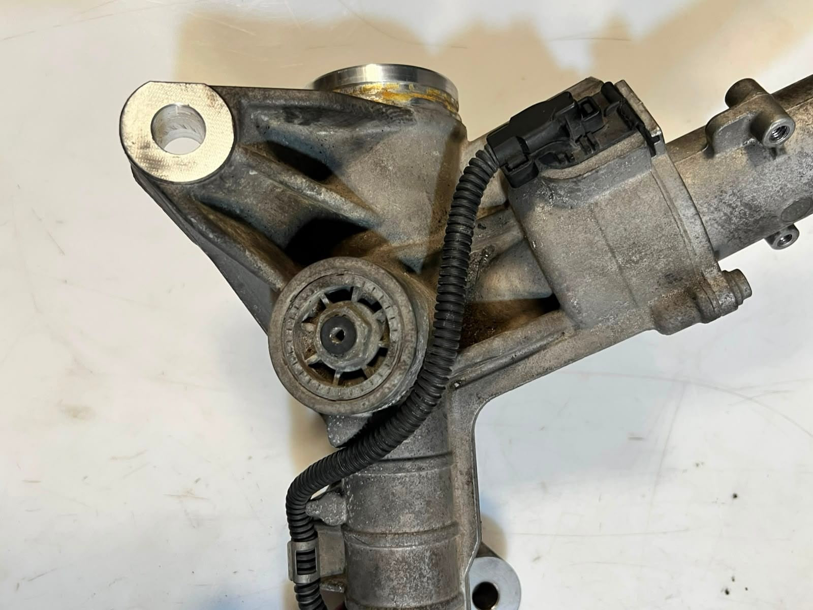 2014-2016 BMW 528i F10 Power Steering Rack 6869213 RHD