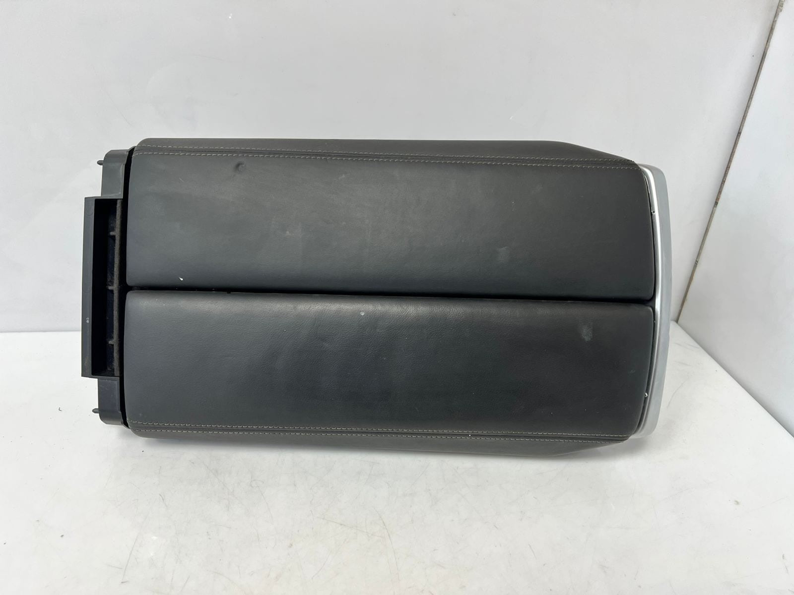 2020-24 BMW 840i G14 G15 F91 F92 Center Console Storage Compartment 9396478 OEM