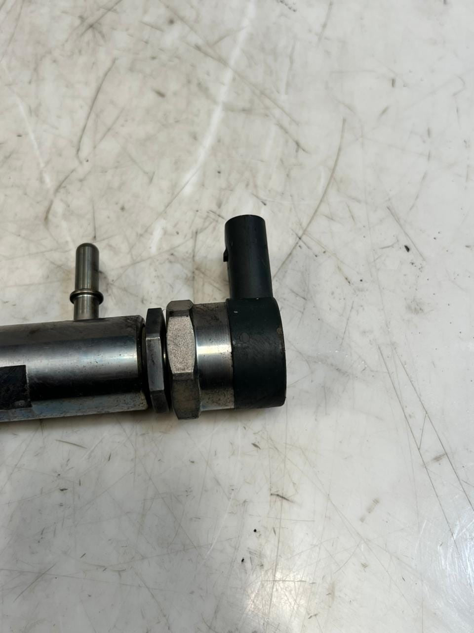 2016 Mini Cooper Fuel Injection Rail 8514166 1 Series F20 F21 with N47 diesel 