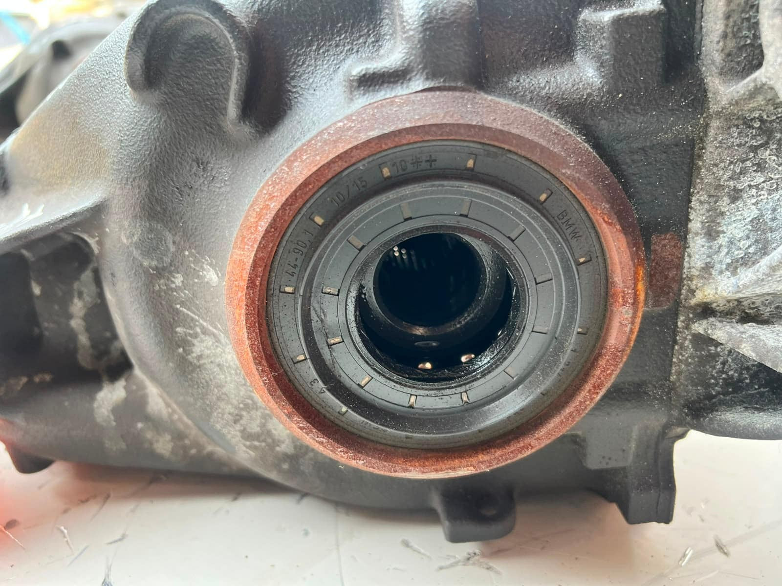 2010-2017 BMW X3 F25 X4 F26 with 3.73 ratio Rear Differential DIFF 7592009 OEM