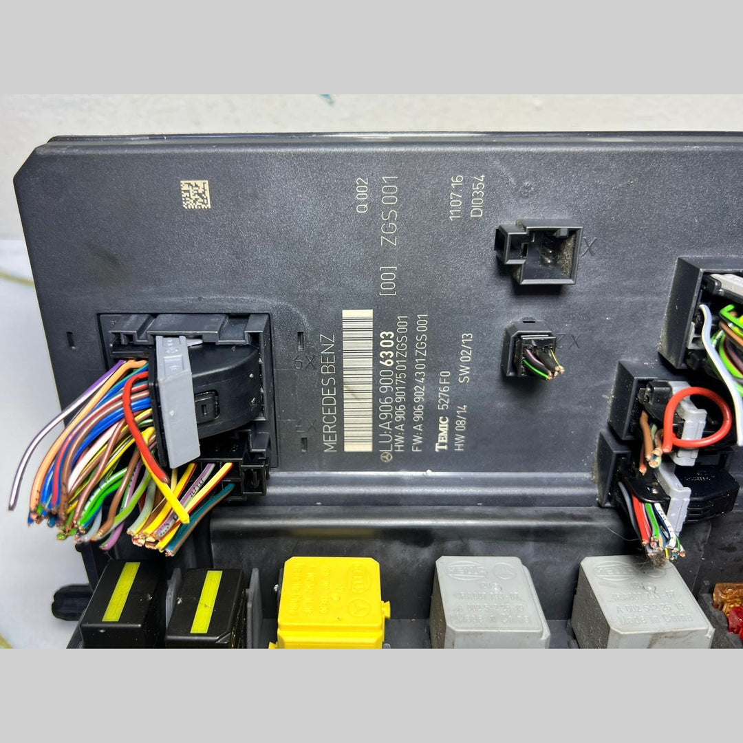 10-18 Mercedes-Benz Sprinter W906 Fuse Box SAM Control A906 9006303 OEM
