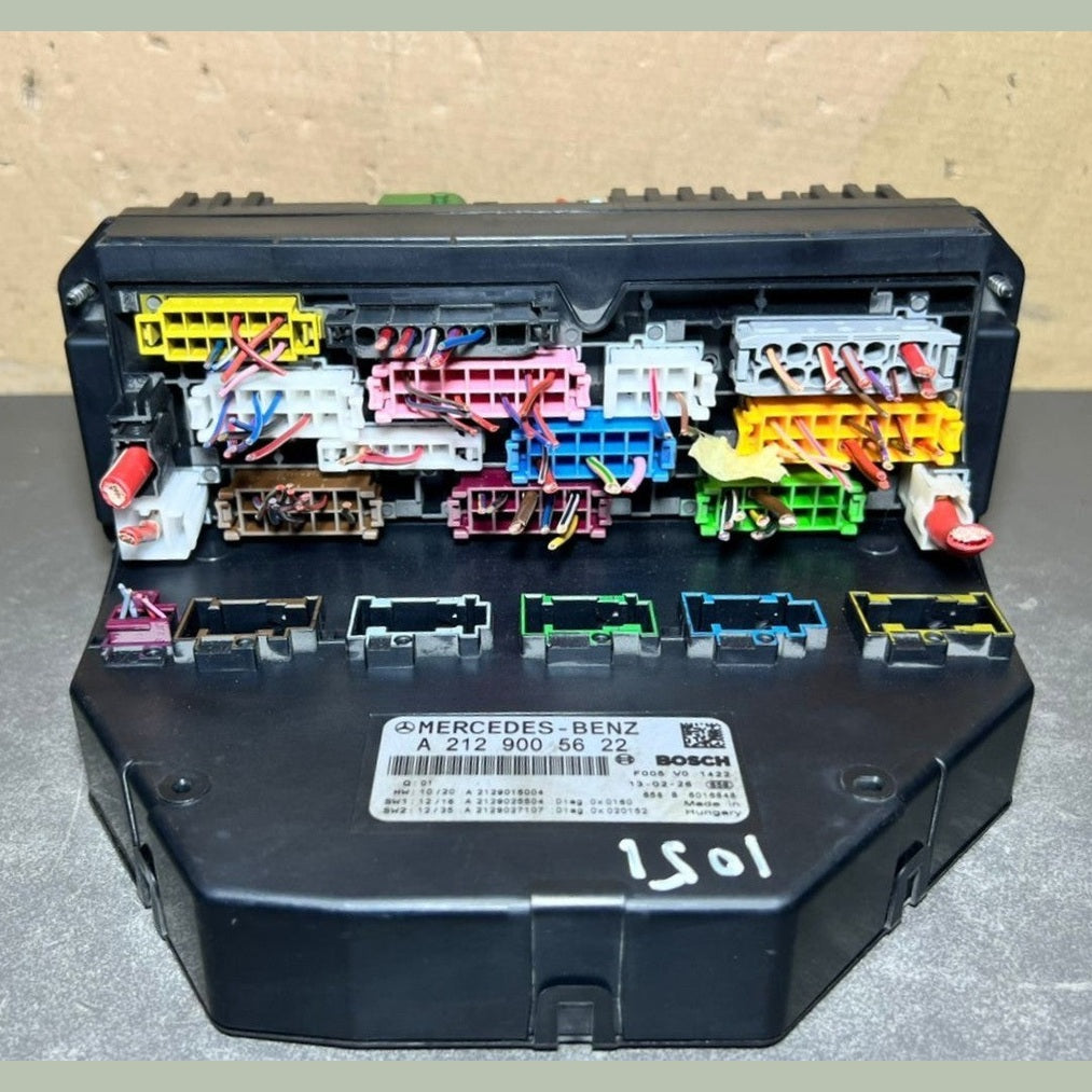 10-16 Mercedes-Benz W212 W204 Front SAM Module Relay Fuse Box A212 9005622 OEM