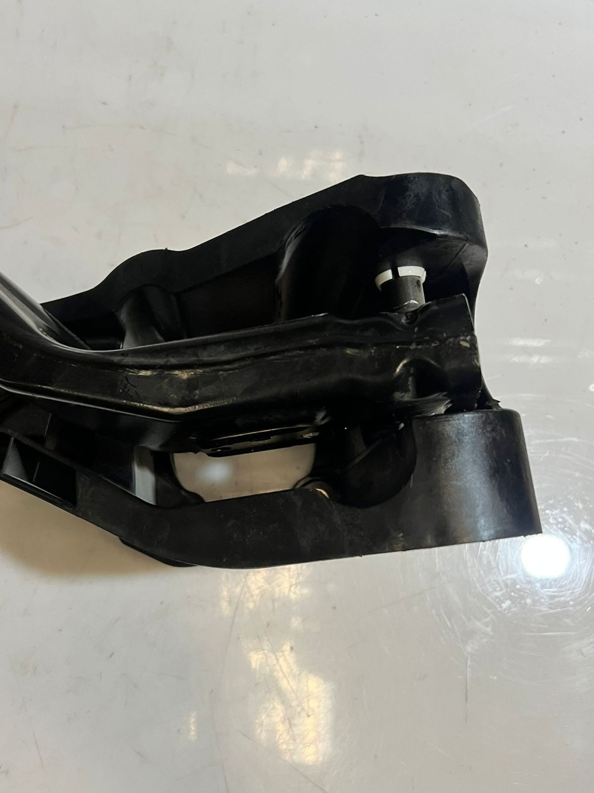 2022 BMW iX I20 xDrive 40 Brake STOP Pedal BRACKET 6893659 OEM