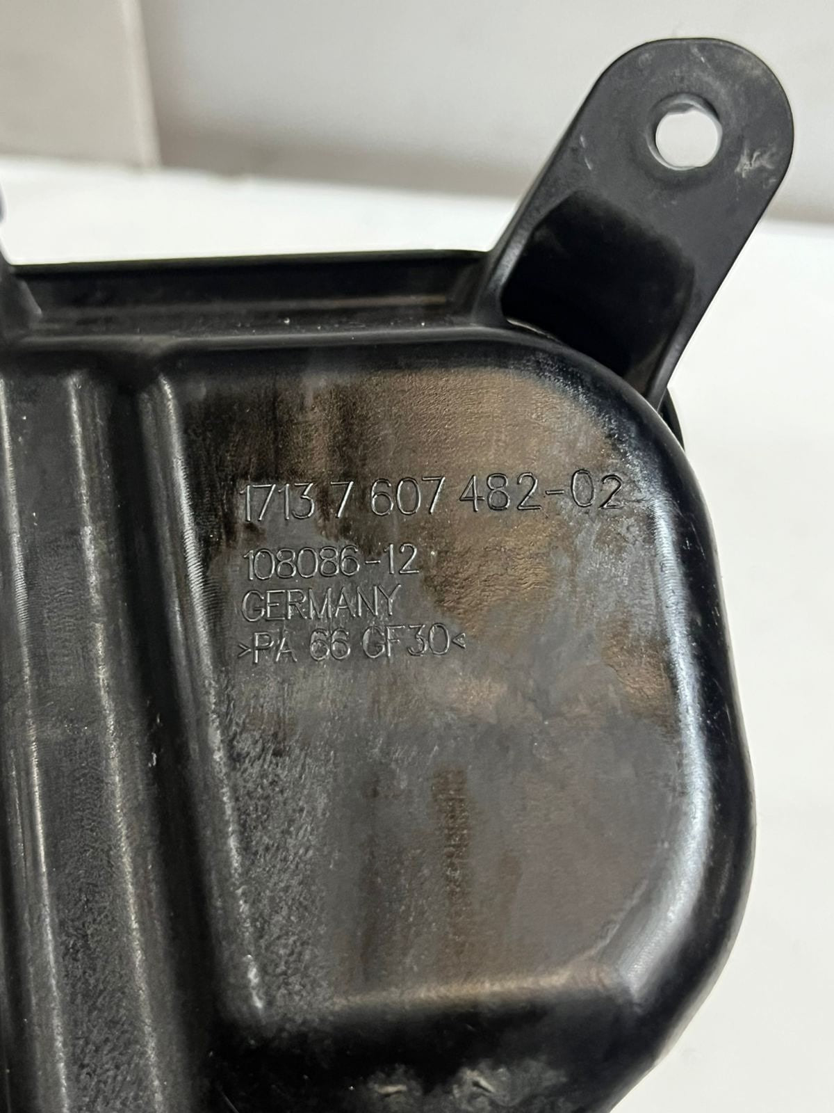 2006-2013 BMW E90 E91 E92 E93 E82 E84 335 330 Coolant Expansion Tank 7607482 OEM