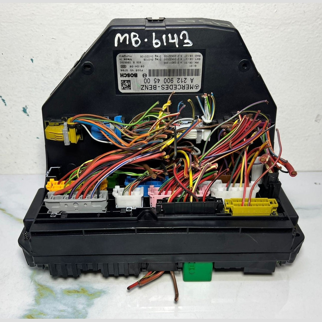 10-16 Mercedes-Benz W212 W204 Front SAM Module Relay Fuse Box A212 9004500 OEM