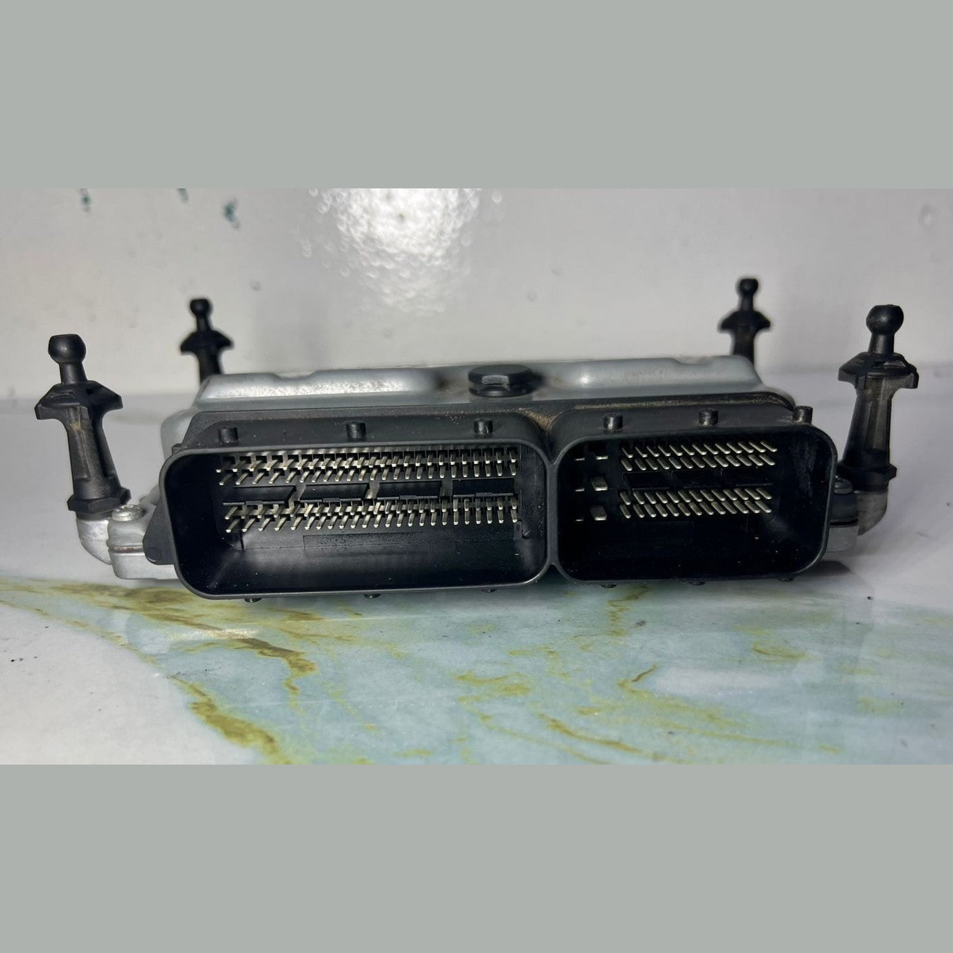2007-2011 Mercedes-Benz S550 Engine Control Module A2739000700 W221 S550 E550