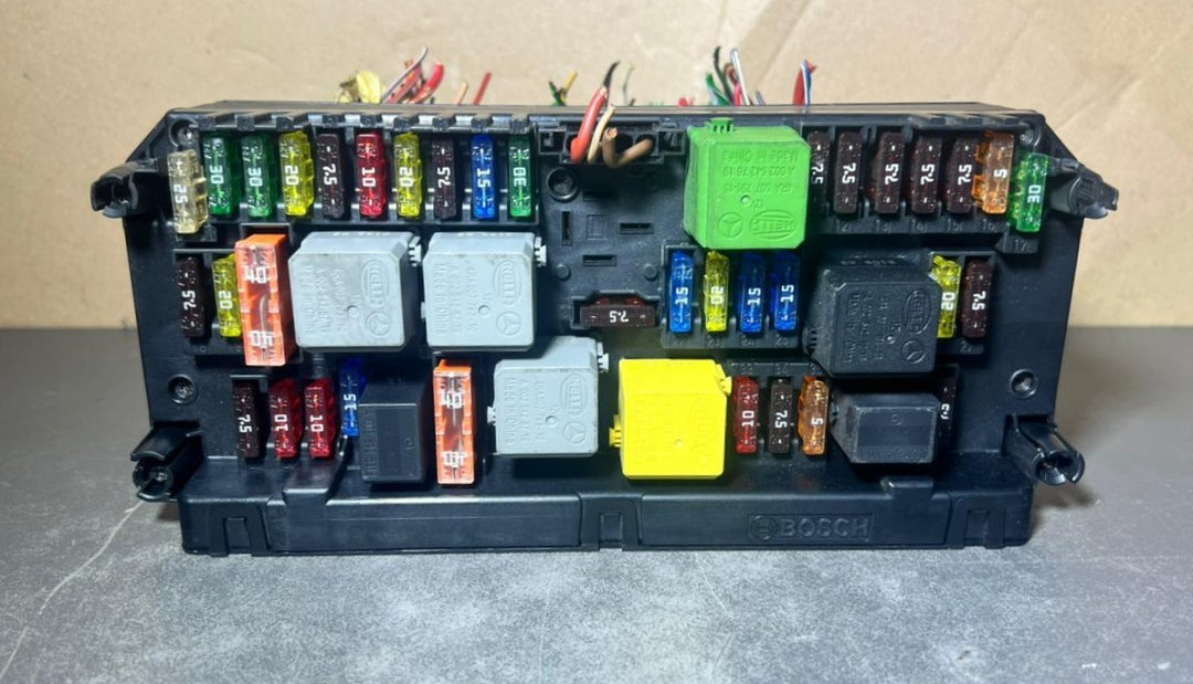 10-16 Mercedes-Benz W212 W204 Front SAM Module Relay Fuse Box A212 9003414 OEM