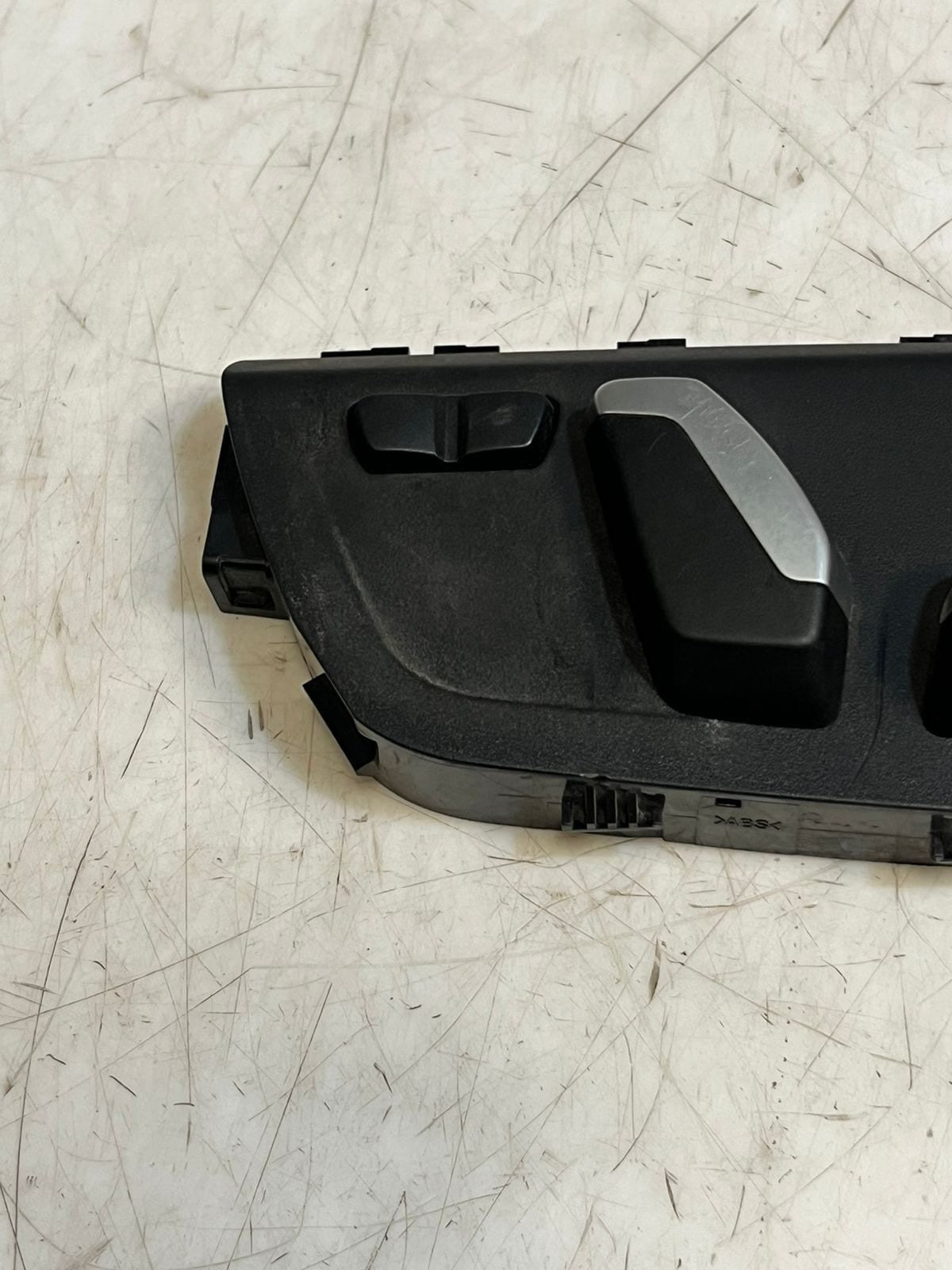 2015 BMW 320i F30 3 Series Front Right Seat ADJUSTMENT Control Switch 9382436