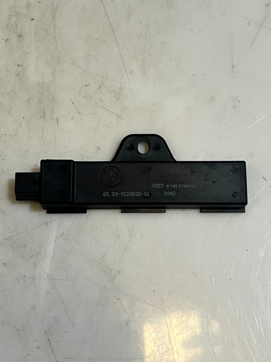 2014-2019 BMW F10, F25 X3, and F97 X3 Keyless Entry Antenna 9220832 OEM