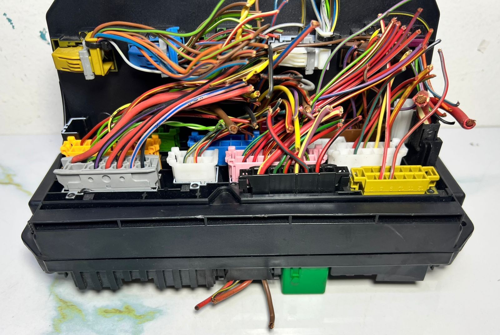 10-16 Mercedes-Benz W212 W204 Front SAM Module Relay Fuse Box A212 9004500 OEM