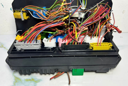 10-16 Mercedes-Benz W212 W204 Front SAM Module Relay Fuse Box A212 9004500 OEM