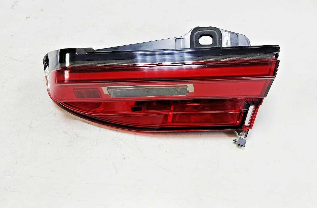 Genuine BMW 7 series  LCI G11 G12 2018-22 rear boot lid light right side 9854650