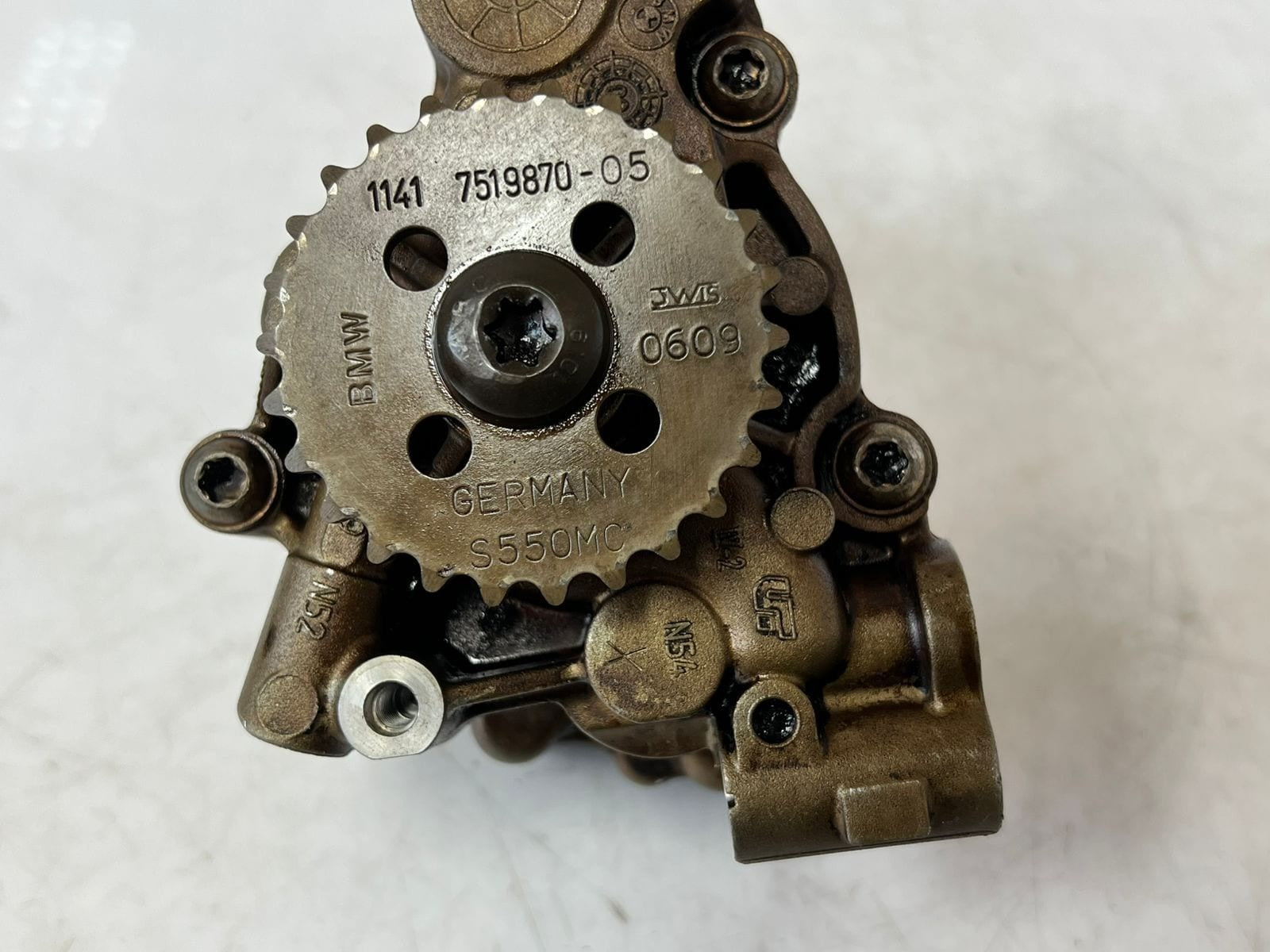 2007-2013 BMW 328i E90 E91 E60 E66 E93 335i 525xi Engine Oil Pump 7545939 OEM