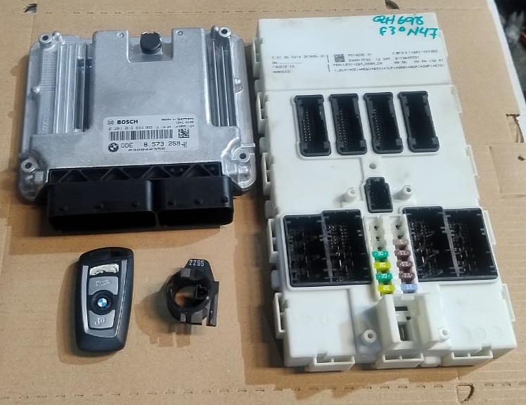 OEM BMW 320d N47N F30 2012 -2017  ENGINE CONTROL UNIT DDE ECU KIT +KEY - 8573259
