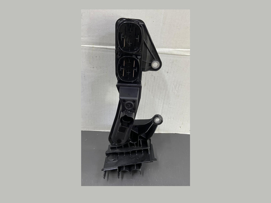 OEM BMW G80 G82 G83 M3 M4 Voltage B+ Battery Jum Point Positive Terminal 6842529