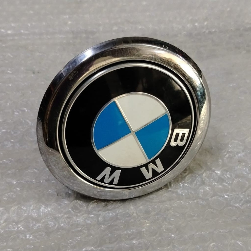 OEM BMW X2 F39 REAR LIFTGATE EMBLEM RELEASE SWITCH HANDLE 7248535