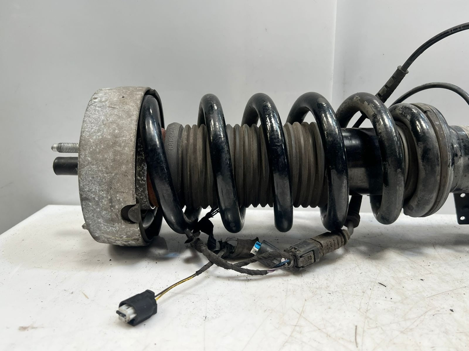 2014-2019 BMW X5 F15 F85 X6 F16 ADAPTIVE Front Shock Absorber 6863174 OEM