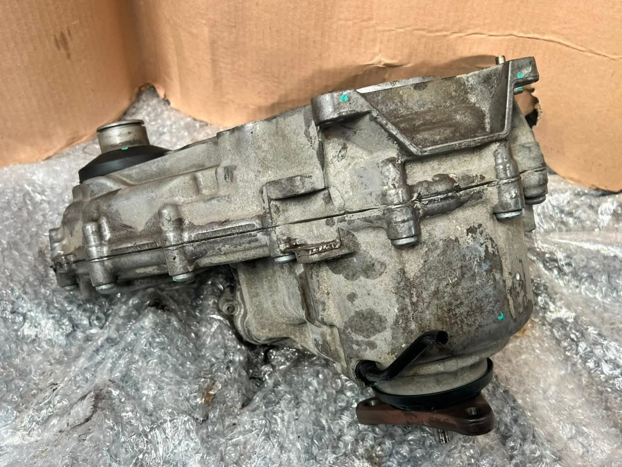2009-2012 BMW X5 E70 and X6 E71 DISTRIBUTOR Transfer Case 7635753 OEM