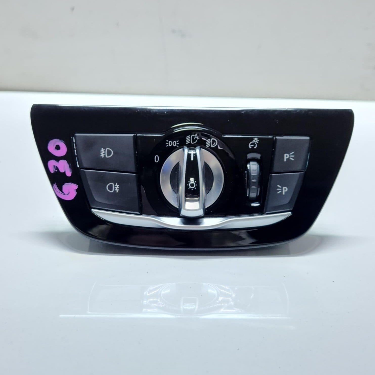2016 BMW 528i Headlight Switch 6841883 5 Series G30 G31 OEM 