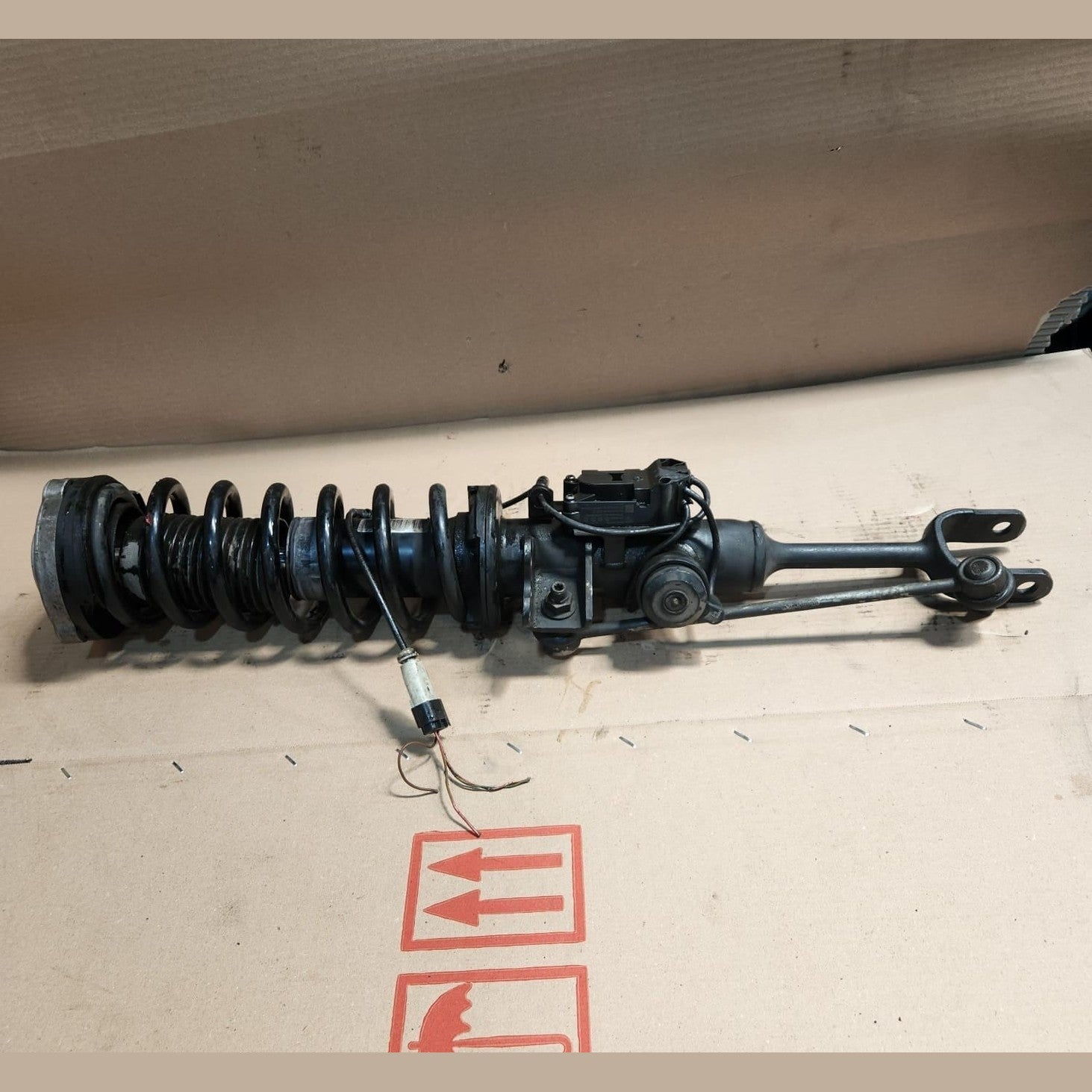 2010-2016 BMW 550i Shock Absorber Strut Front Left 6850221 5 Series F07 GT 