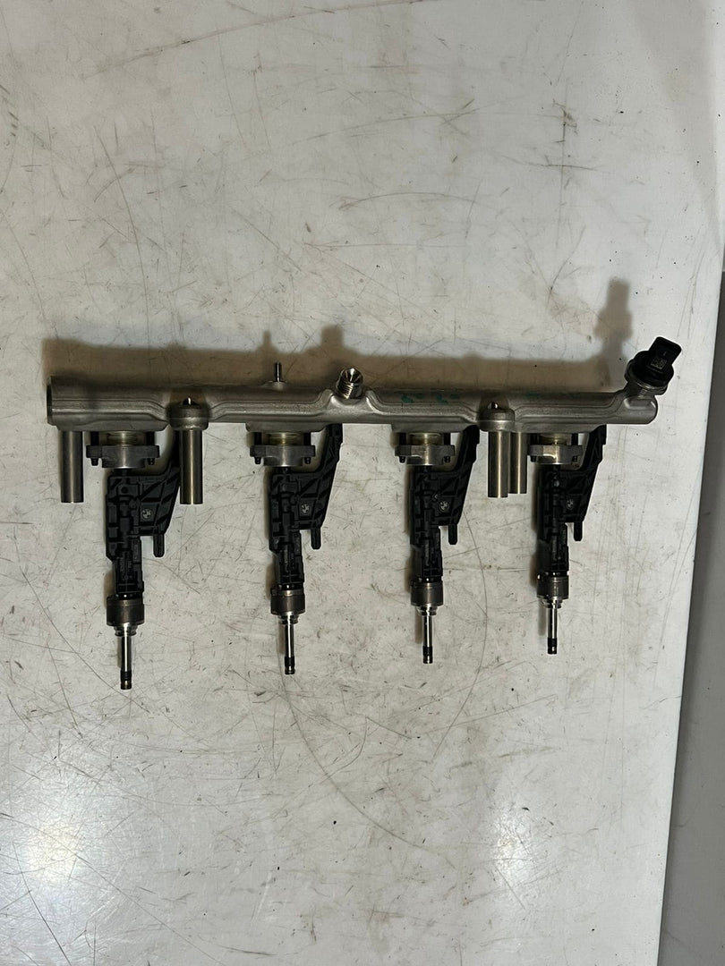 2019-2022 BMW X3 3 Series G20 G21 High Pressure Fuel Injection Rail 8665633 OEM
