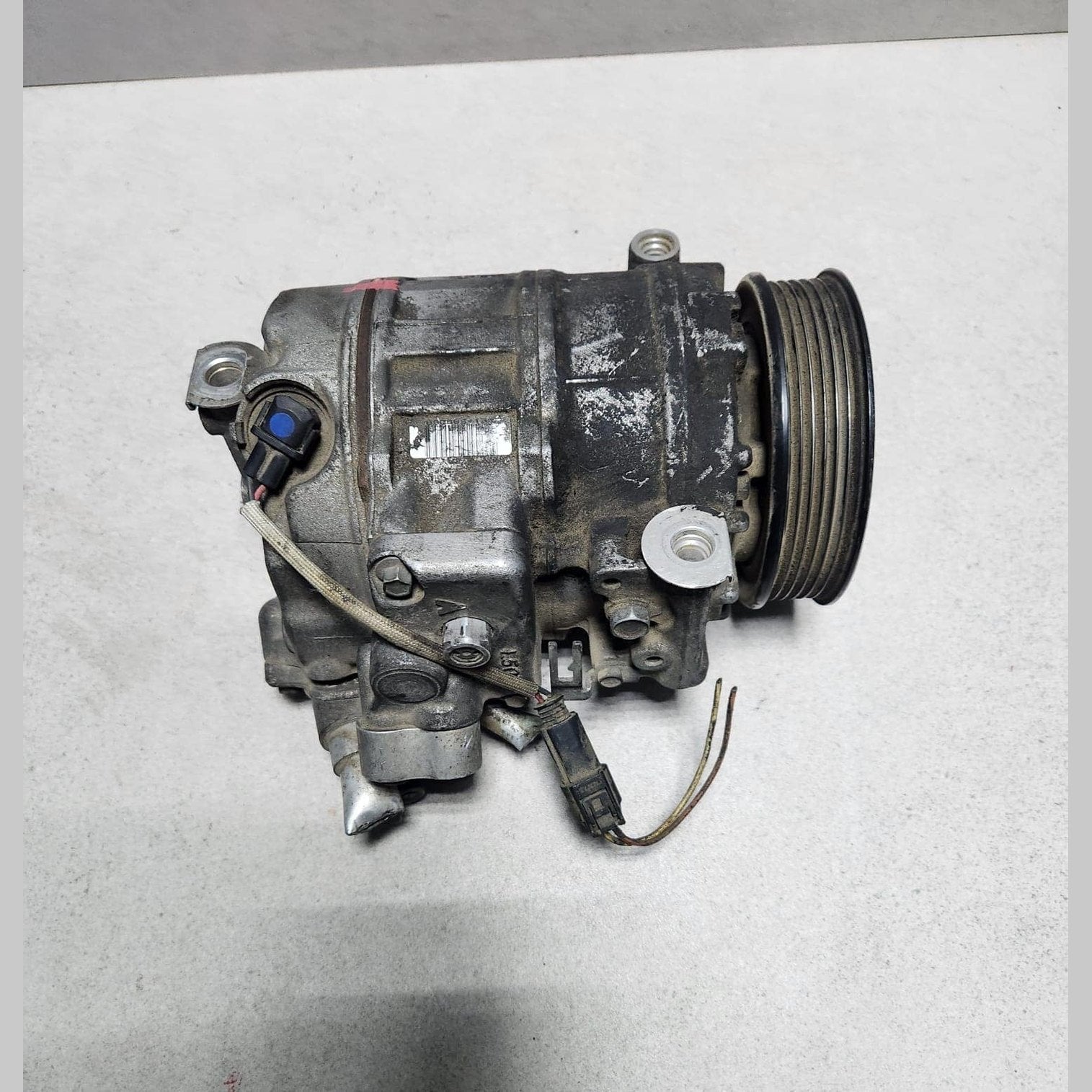 2006-2007 BMW 525i Air Conditioning Compressor 6956715 E60 E61 E63 E64 E65 E66