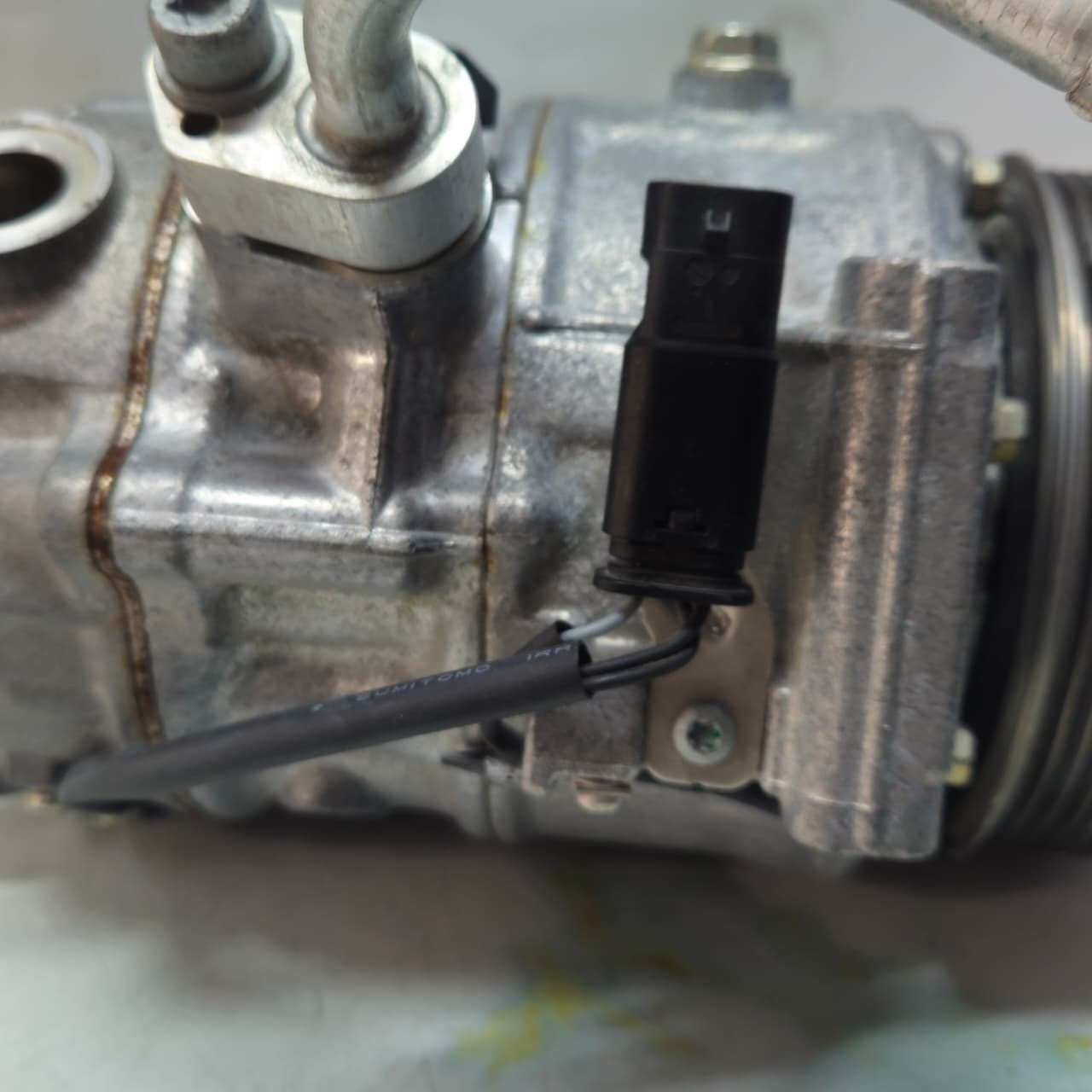 2016-2019 BMW 750Li M5 F90, M8 F91 F92 Air Conditioning Compressor 5A112E1
