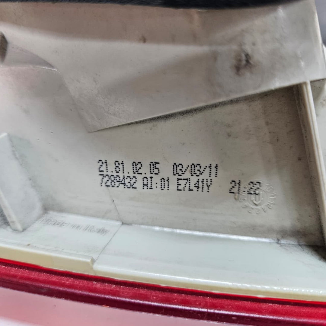 7289432-BMW 3 Series E90 E91 328i Touring Taillight Right Rear OEM