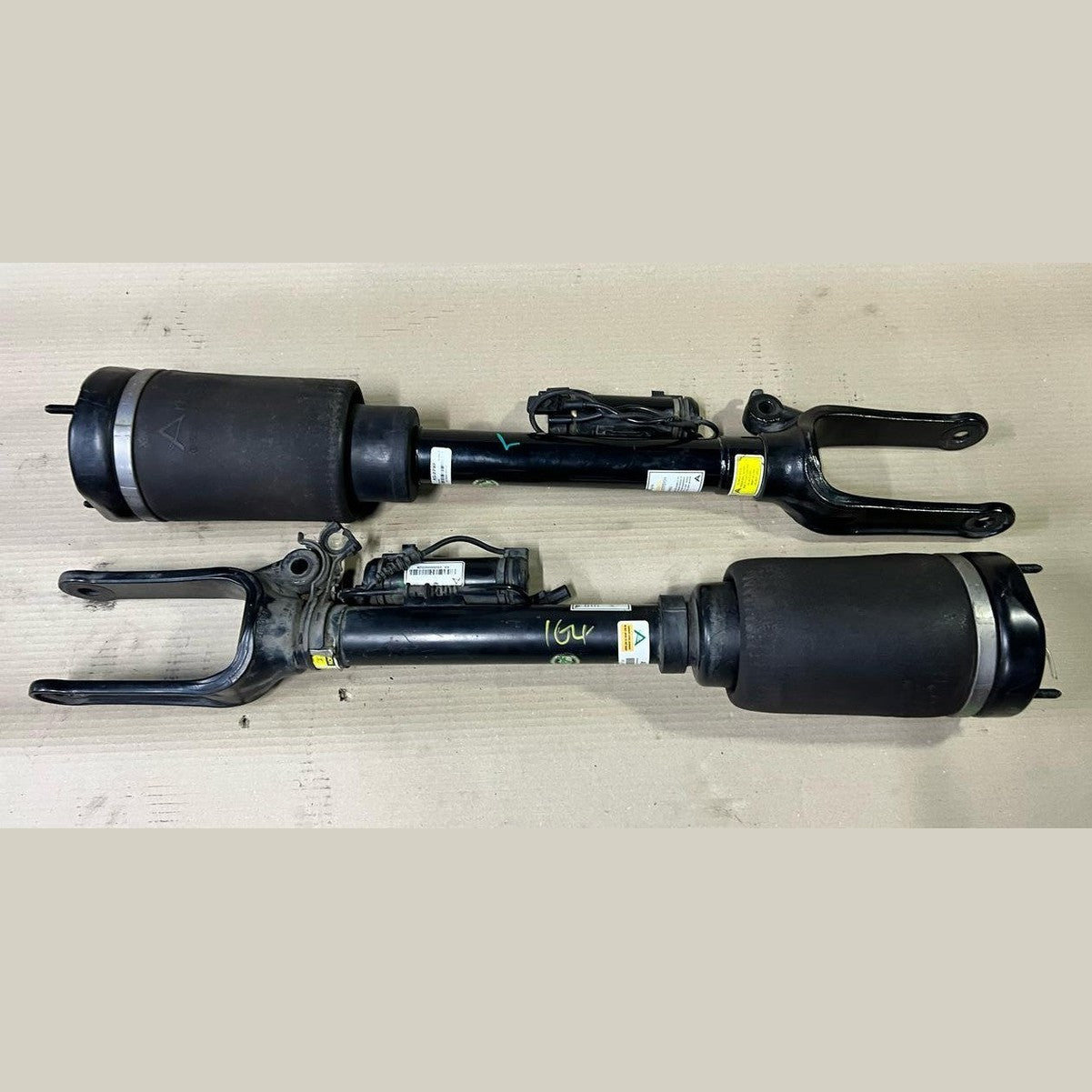 Mercedes W164 GL450 Front Right \ Left Side Air Suspension Shock Absorber Strut