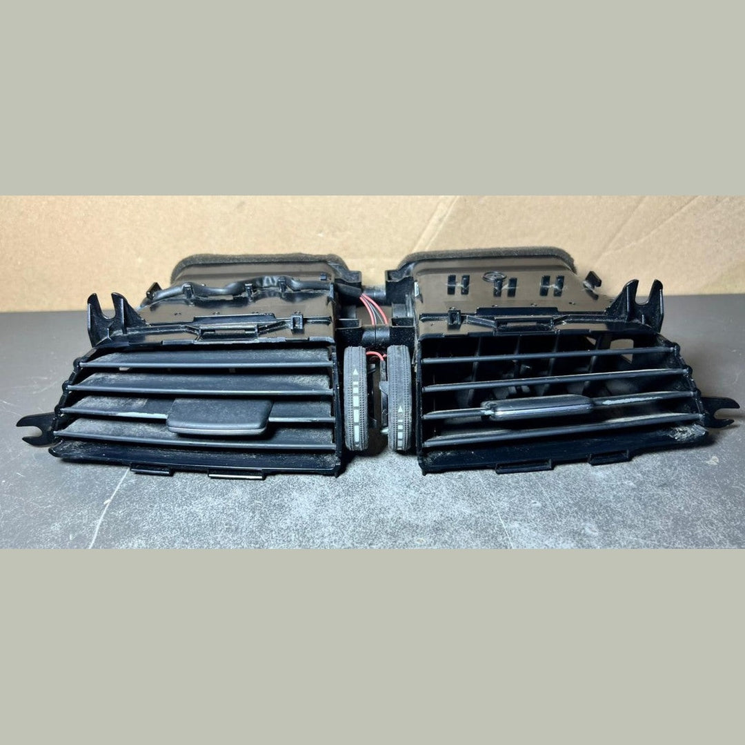 12-14 Mercedes W204 C300 C250 Front Center Dashboard  Heater A/C Air Vent