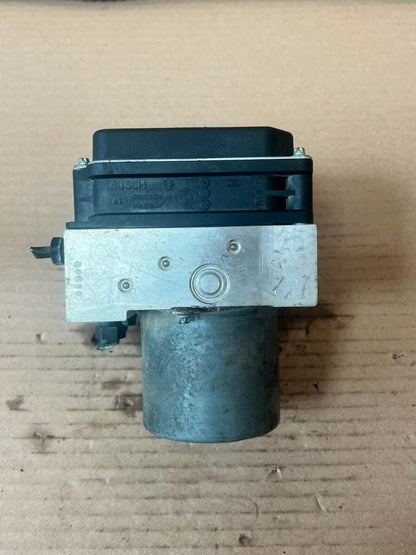 2006 BMW 5 Series E60 E61 650 ABS/DSC Hydraulic Pump Control Unit 6774852-01