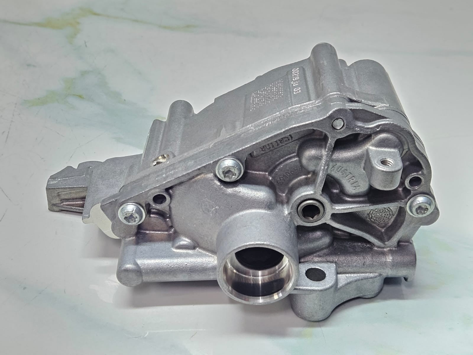OEM BMW F80 F82 F83 M3 M4 S55 Engine Oil Lubrication Pump Brand New 8011851