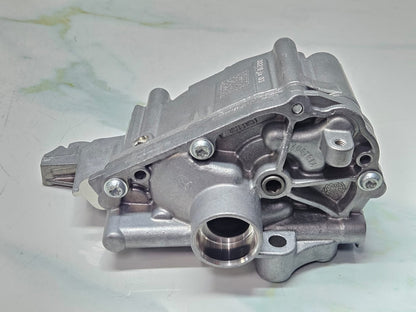 OEM BMW F80 F82 F83 M3 M4 S55 Engine Oil Lubrication Pump Brand New 8011851