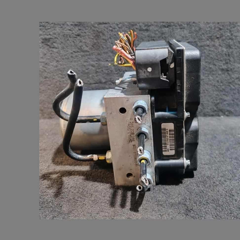 OEM BMW X1 E84  ANTI BREAKING SYSTEM  MODULE  HYDROLIC  PUMP DSC - 6860214