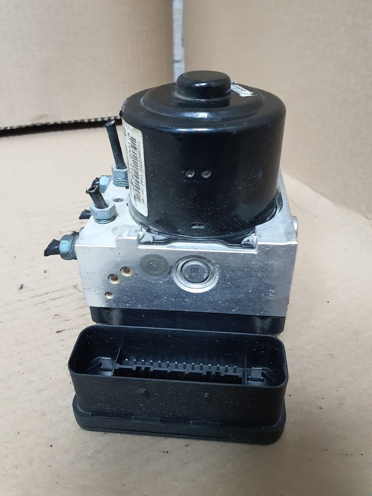 2014-2015 BMW F30 F31 F32 328d ABS DSC ANTI LOCK HYDRAULIC PUMP Control 6860733