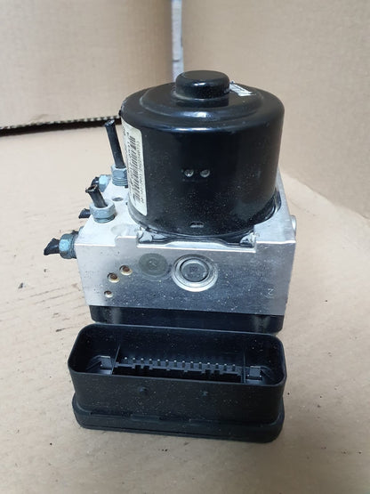 2014-2015 BMW F30 F31 F32 328d ABS DSC ANTI LOCK HYDRAULIC PUMP Control 6860733