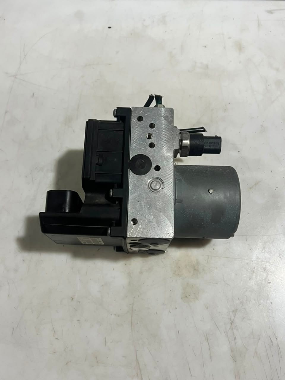 2006-2008 BMW 7 Series 750i and 750Li E65 E66 ABS Pump Module 6771233 OEM