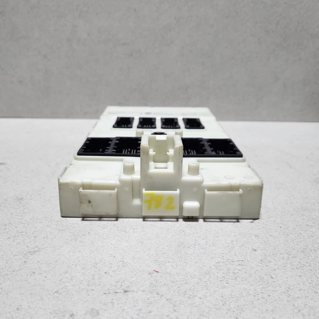 2012-2016 BMW 3 Series 320i 328i Front Body Control Module BCM 9303543
