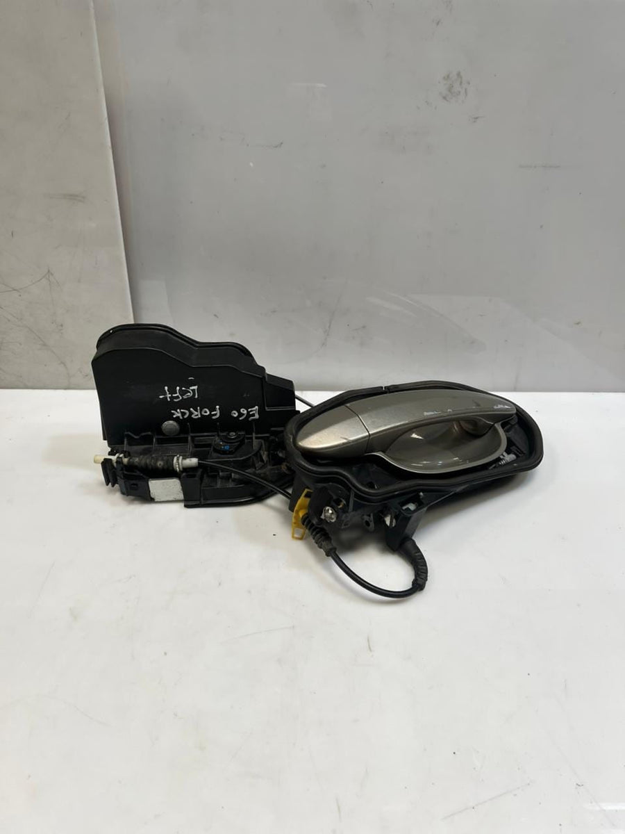 2008-2009 BMW E60 FRONT Left Exterior Door Handle Carrier REGULATOR 7199555 OEM