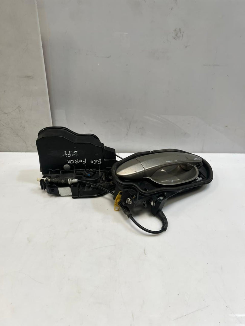 2008-2009 BMW E60 FRONT Left Exterior Door Handle Carrier REGULATOR 7199555 OEM