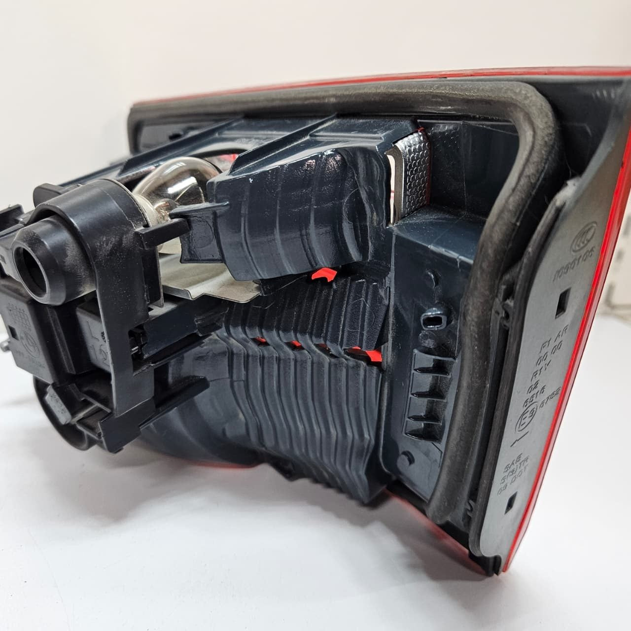 2012-2015 BMW  320i, 328i, 335i.Rear Left Inner Taillight Assembly 7259915 f30