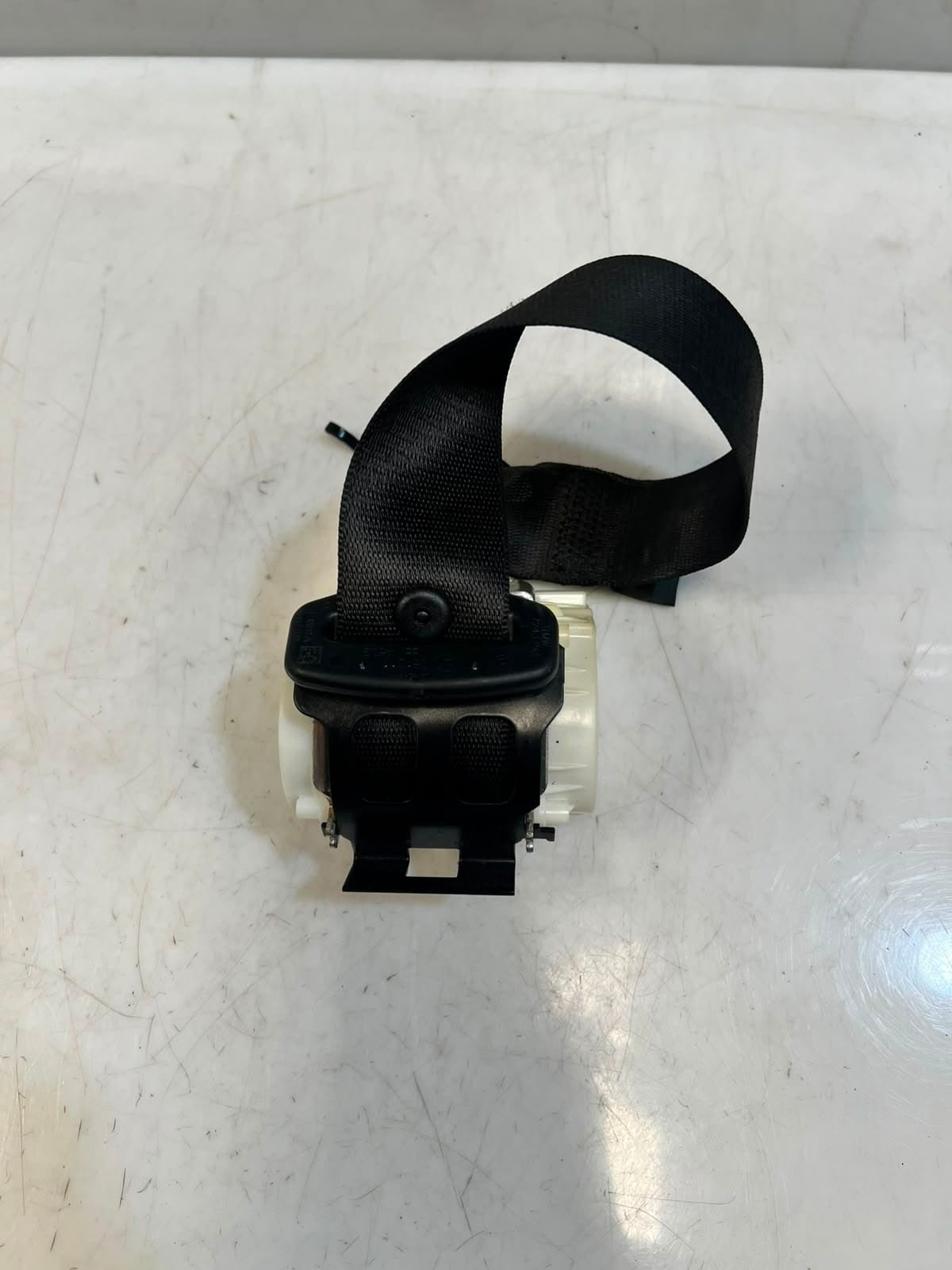 2011-2016 BMW 5 Series F10 F11 528i Rear Center Seat Belt 34093133 OEM