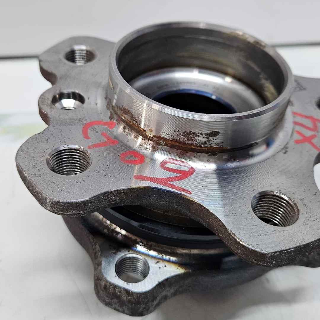 OEM BMW G20, G21, G30, G31, G38, G01 Wheel Hub With Bearing 6871193