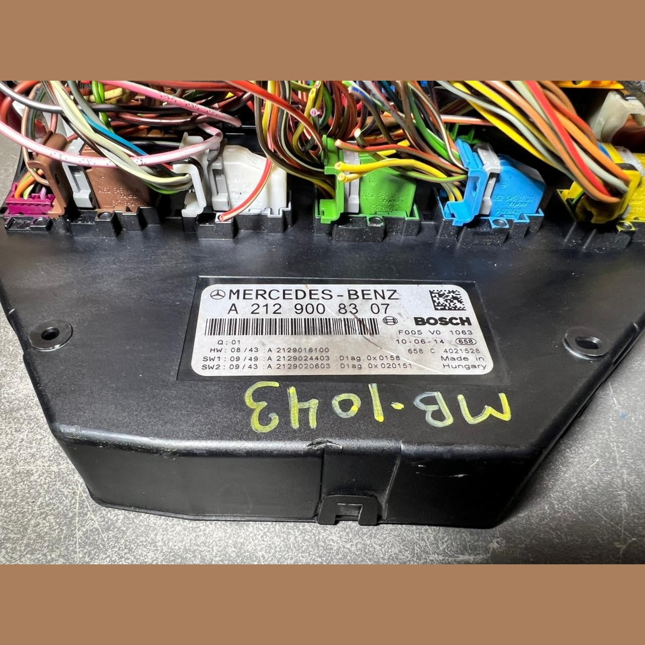 10-16 Mercedes-Benz W212 W204 Front SAM Module Relay Fuse Box A212 9008307 OEM