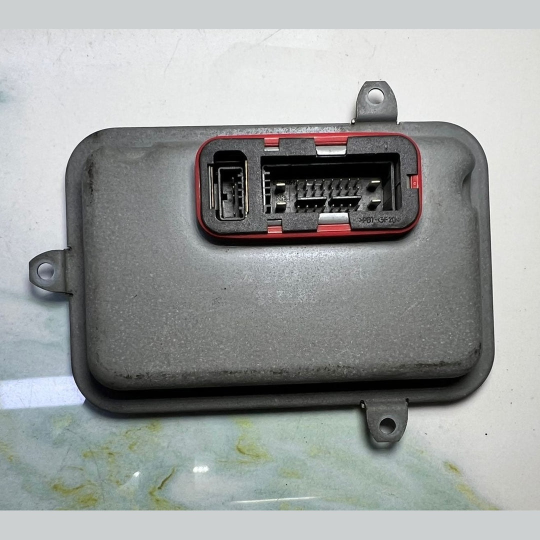 2010-2013 Mercedes C200 Xenon Headlight Ballast Control Unit A2048700126 W204