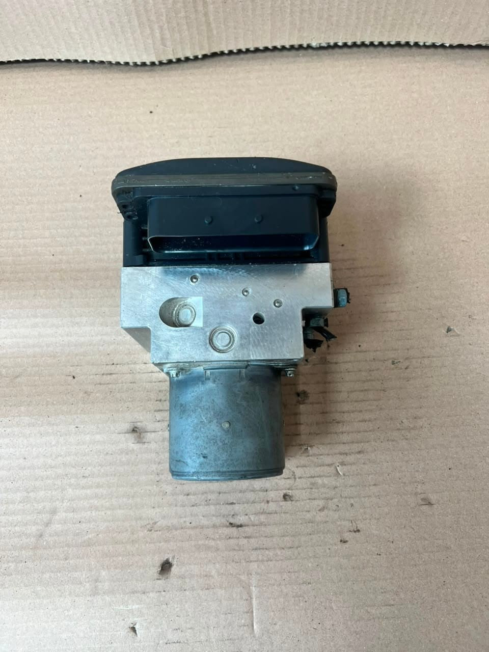 2010-2016 BMW 5 Series F10 and F11 535i ABS Hydraulic Unit / Pump 6858406 OEM
