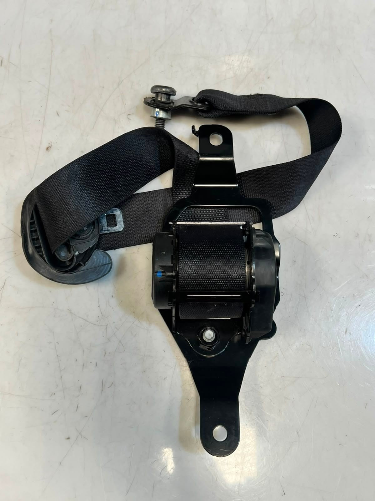 2014-2018 BMW X5 F15 Rear Left Seat Belt Retractor 623201700C OEM