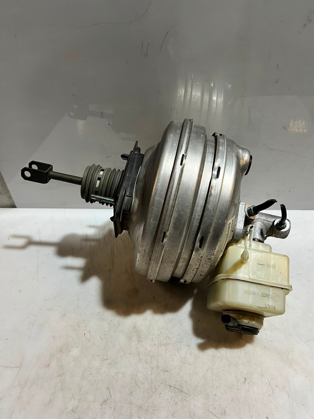 2010-2011 BMW 5 Series F10 F11 F06 F12 F13 528i Brake Booster Master Cyl 6796726